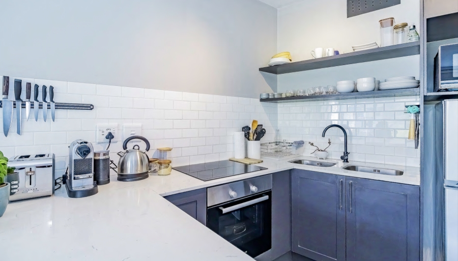 1 Bedroom Property for Sale in Vredehoek Western Cape